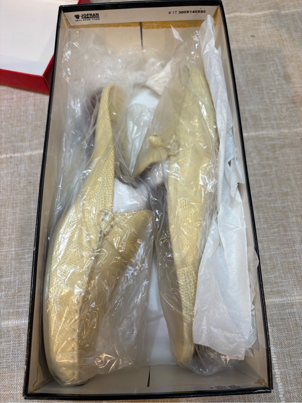 Talbots Classic Women’s Slip-On Loafers in Pale Yellow size 8 medium - Picture 9 of 9